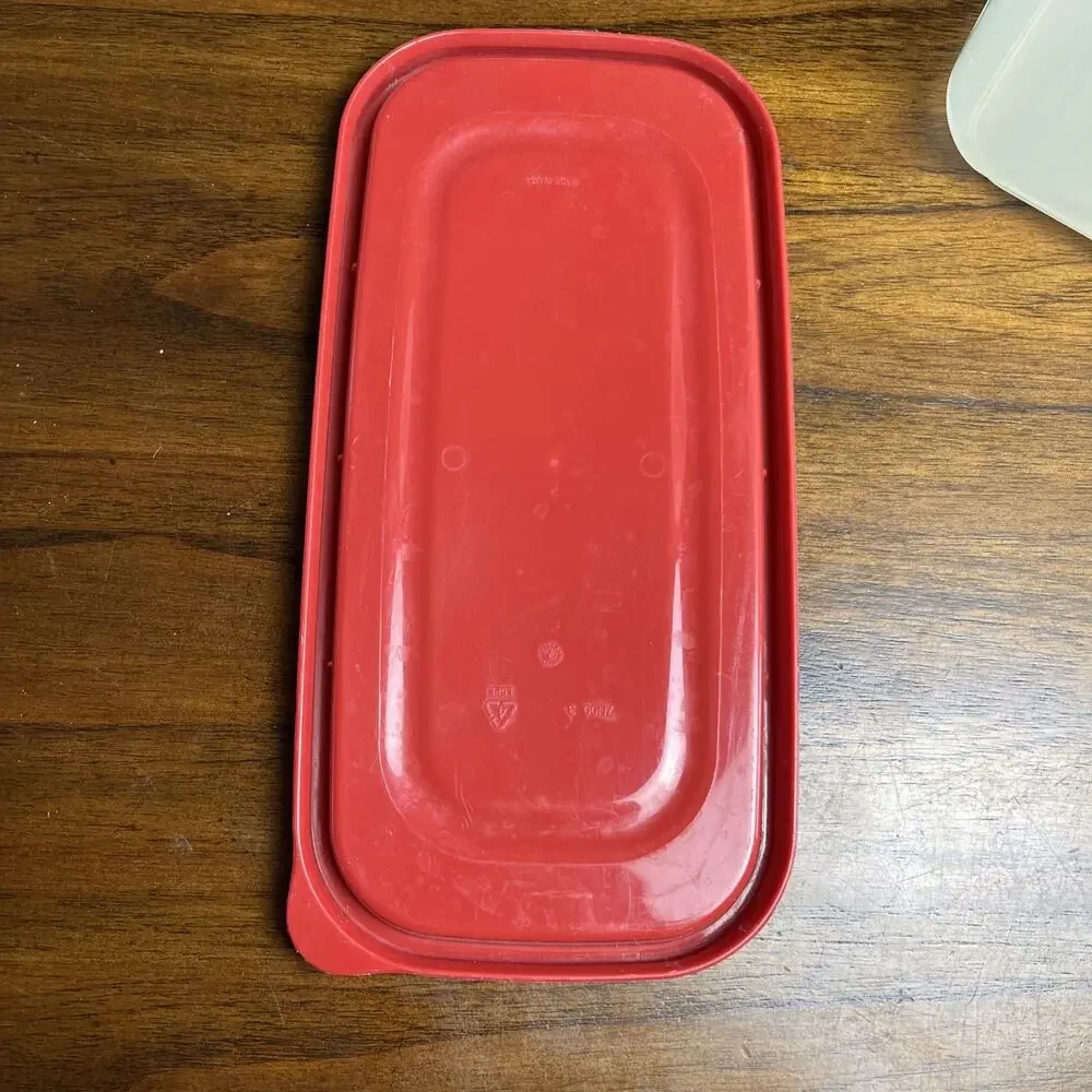Rubbermaid 7N04 Red 21.1 Cup 5L Dry Food Storage Container with Lid Vintage